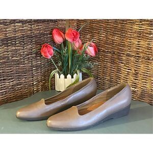 Easy Spirits Women Heeled Casual Shoes Beige Size 8